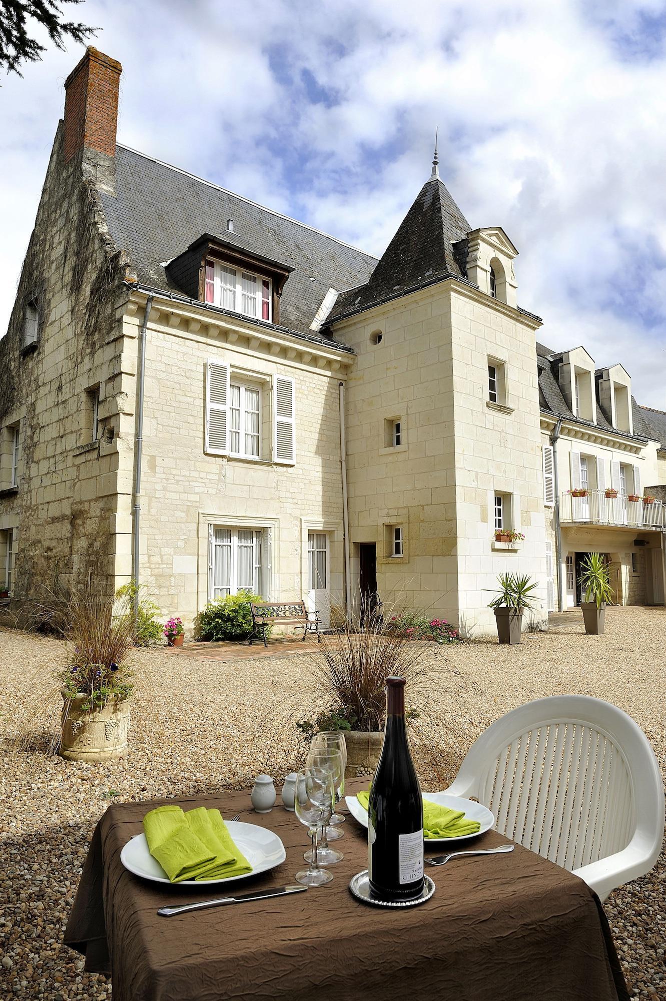 Logis Manoir De La Giraudiere Beaumont-en-Véron Exterior photo