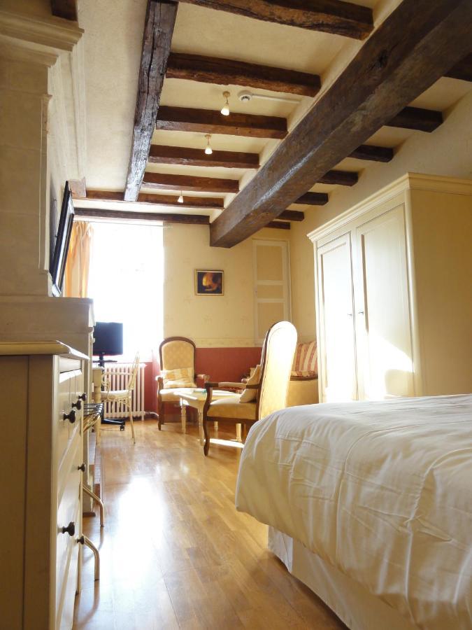 Logis Manoir De La Giraudiere Beaumont-en-Véron Exterior photo
